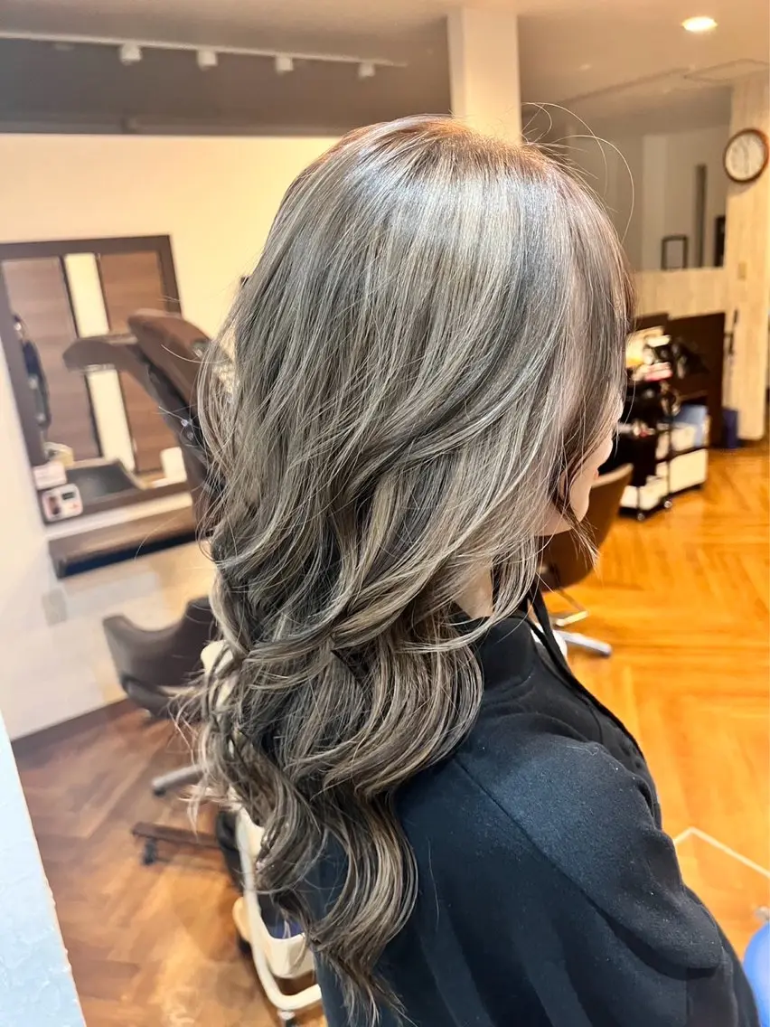 ロング カラー ハイライトカラー ハイライト たけかわ みずきのヘアスタイル