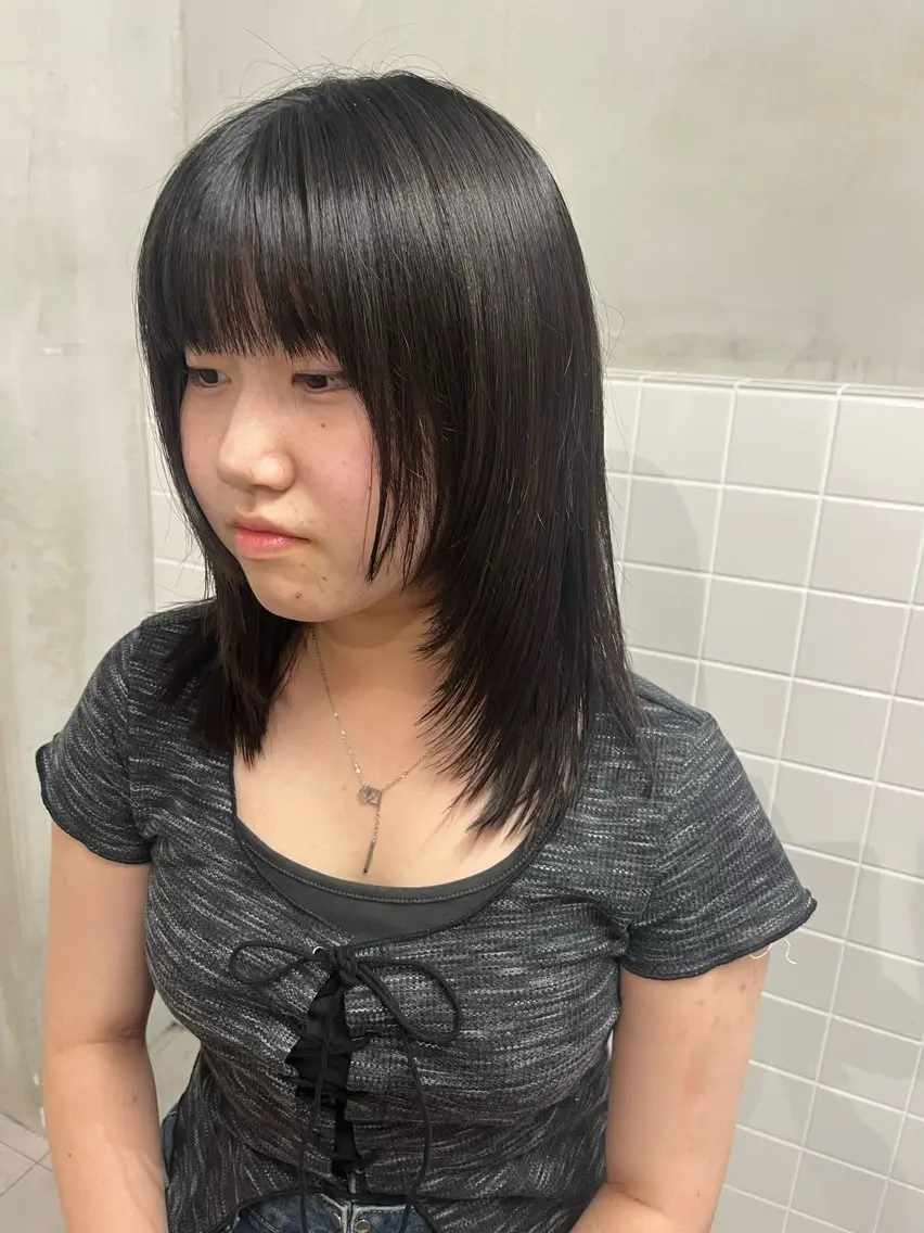 ミディアム レイヤーカット anon Loemのヘアスタイル