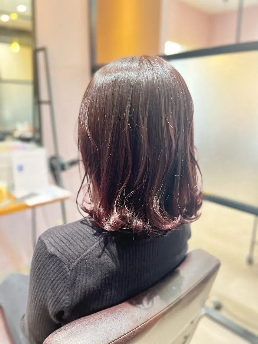 ミディアム カラー ブリーチ ブリーチなしカラー レッドカラー 松下 詩恵里のヘアスタイル