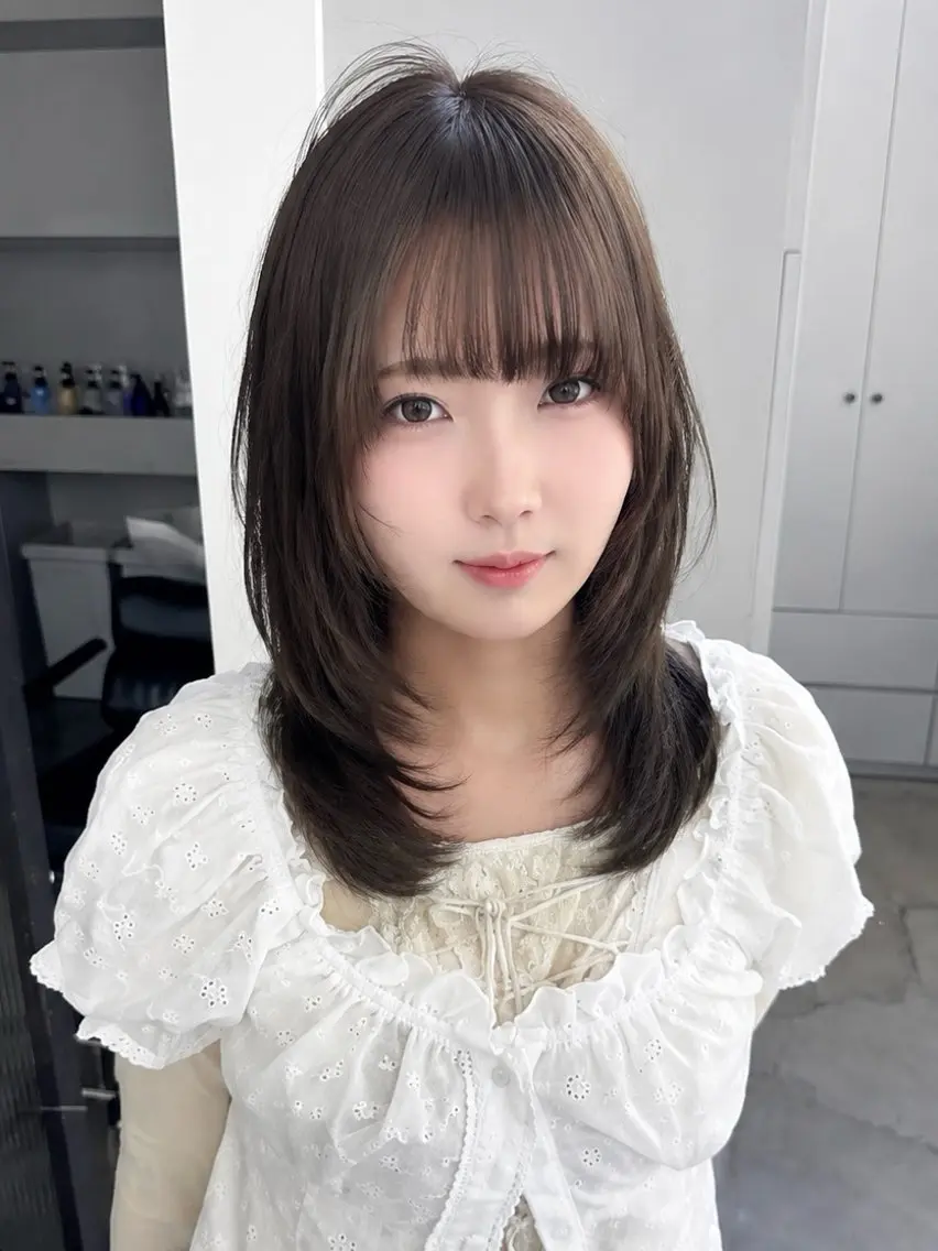 ミディアム 韓国風ヘア レイヤーカット サイドバング 小顔カット カット yui/レイヤー/ 顔周り/透明感カラーのヘアスタイル