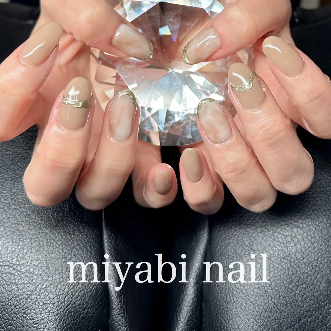 ネイル アートネイル ジェルネイル ゴールド 持ち込み ニュアンスネイル ハンドネイル miyabi nail 桂川駅近くのネイルデザイン