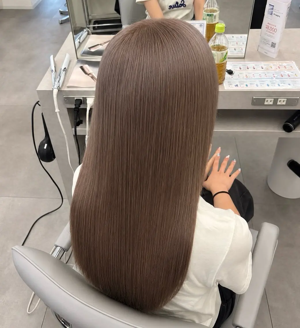 ロング カラー ベージュカラー ミルクティーベージュ レディースハイトーン 🎀 RIONのヘアスタイル