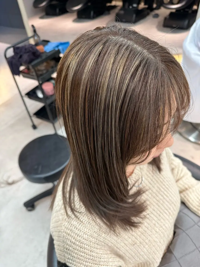 セミロング カラー バレイヤージュ 透明感カラー ハイライトカラー 卒業式のヘアスタイル ハイライト カット ✨レイヤー/韓国 /✨ヘア山下 遥のヘアスタイル