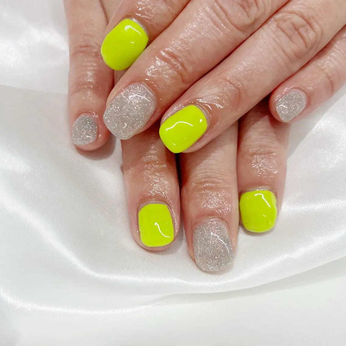 ネイル フラッシュネイル ワンカラーネイル ハンドネイル CARIS nailはづきのネイルデザイン