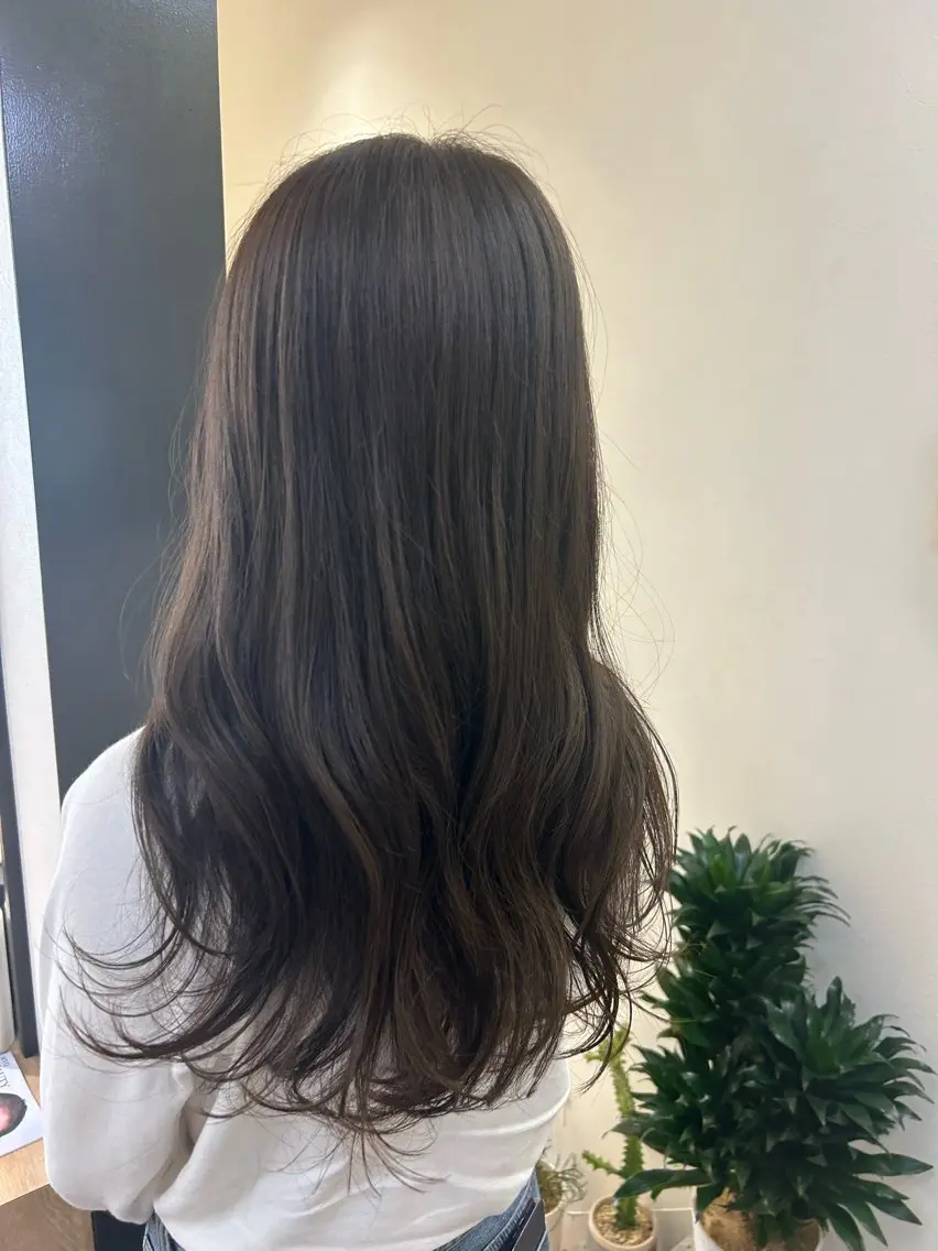 ロング カラー アッシュ ブリーチ 透明感カラー ブリーチなしカラー オリーブアッシュ hubhair レイヤー/透明感のヘアスタイル