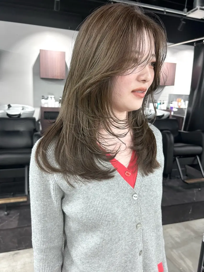 セミロング カラー ブリーチ 透明感カラー ダブルカラー ブリーチなしカラー オリーブカラー カット ヘアカラー Pia ツボイ ケイタのヘアスタイル
