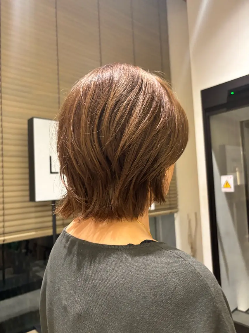ショート ボブ くびれヘア com’sLibli 澤井凜のヘアスタイル