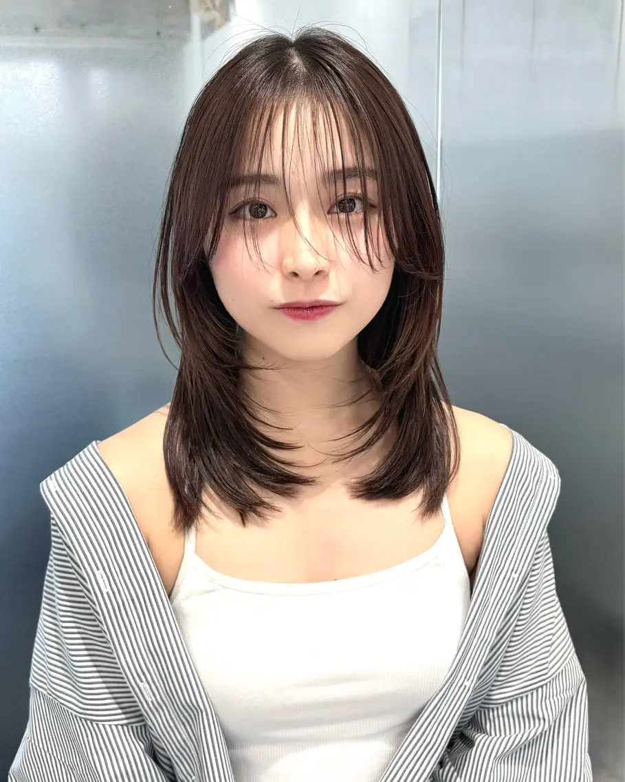 ミディアム レイヤーカット カット ヘアカラー トリートメント 表参道レイヤーカット 髪質改善山岸季生のヘアスタイル