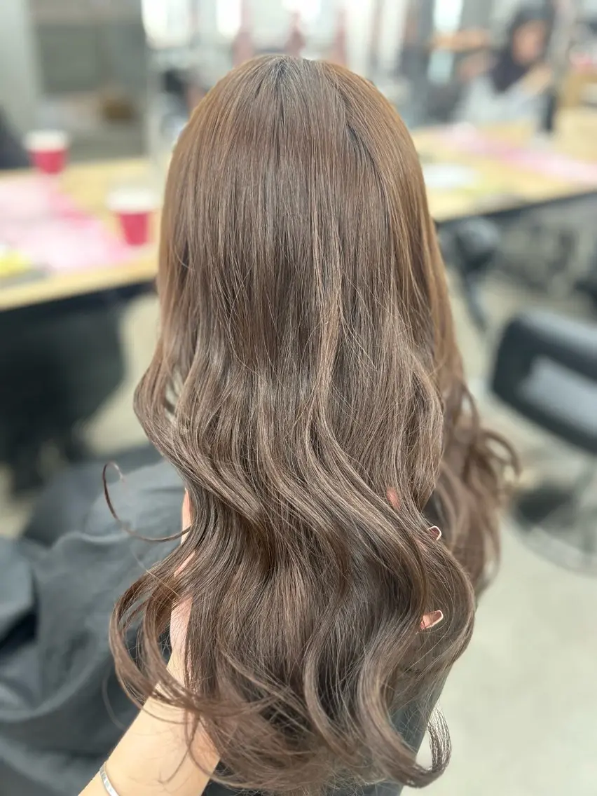 ロング カラー カット ヘアカラー トリートメント ヘアセット YUKA🤍ベージュ /ミルクティーのヘアスタイル