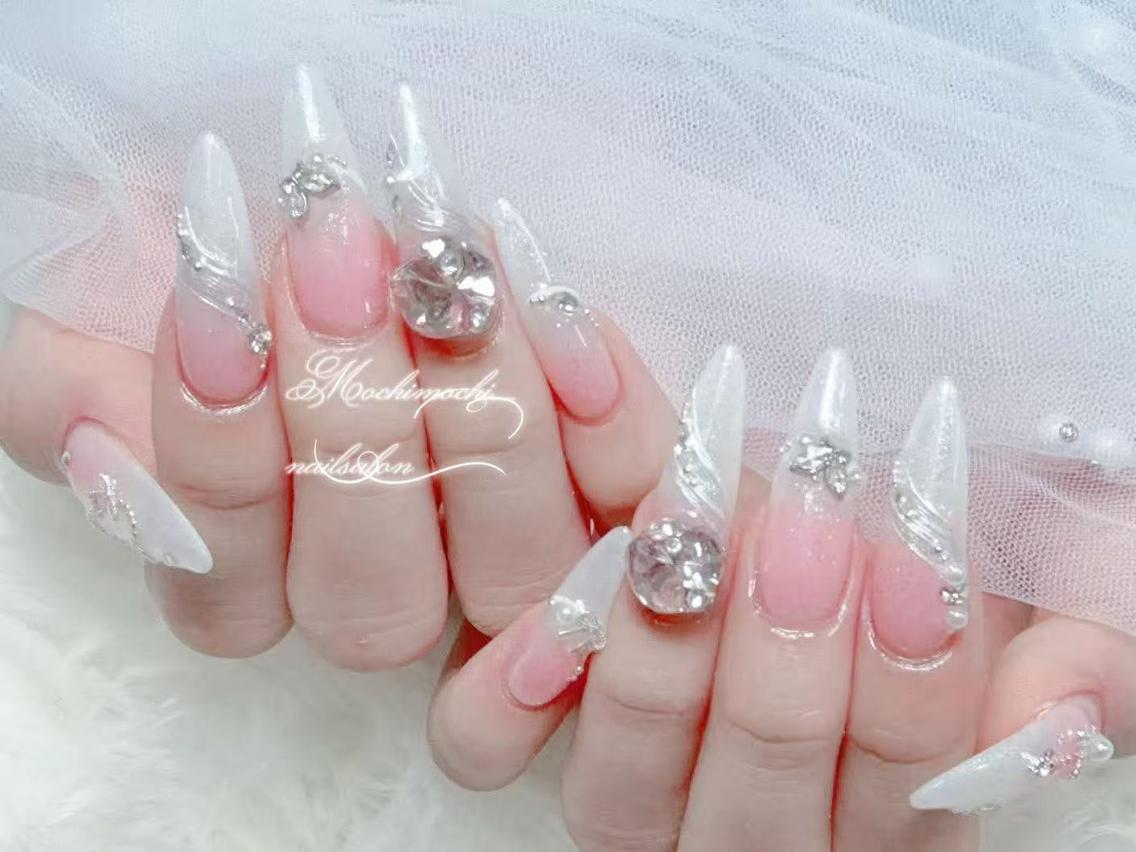 ネイル 長さ出し キラキラネイル 韓国ネイル ロングネイル マグネットネイル ハンドネイル ハンドケア MochiMochi 🎀新宿/長さ出しのネイルデザイン