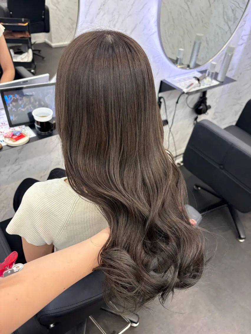 ロング カラー グレージュ オリーブグレージュ オリーブグレー 韓国ヘア🎀 /♡𝓝𝓸𝓪♡のヘアスタイル