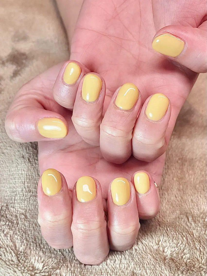 ネイル ぷっくりネイル ショートネイル 黄色 beamerci🌼 SHIORIのネイルデザイン