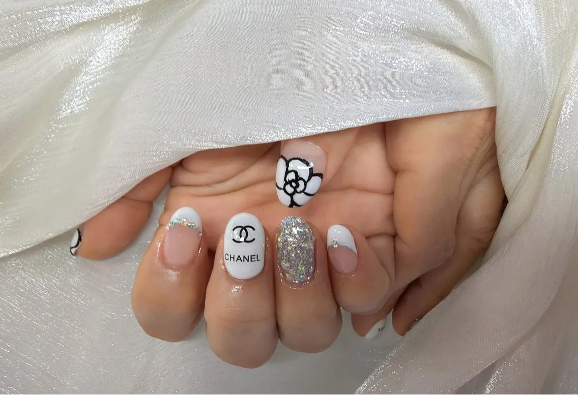ネイル アートネイル オーロラネイル ガーリー キラキラネイル 韓国ネイル ハンドネイル Mio NailsalonUのネイルデザイン