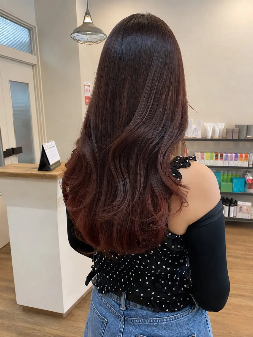 ロング カラー ロングレイヤー カシス グラデーションカラー レッドカラー レイヤーカット インナーカラー🌈 サイトウ ミズキのヘアスタイル