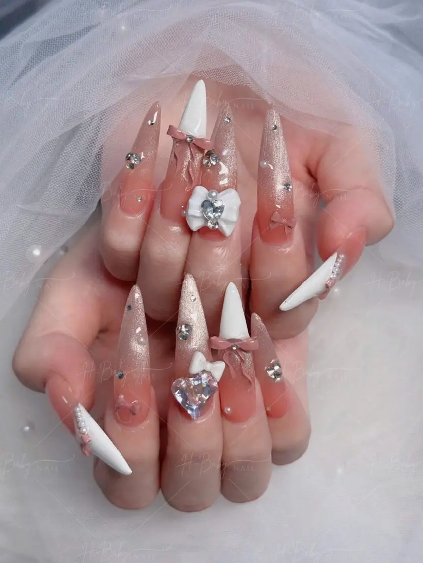 ネイル フレンチネイル ジェルネイル ガラスフレンチ ハロウィン ハート H.baby Nail Salonのネイルデザイン