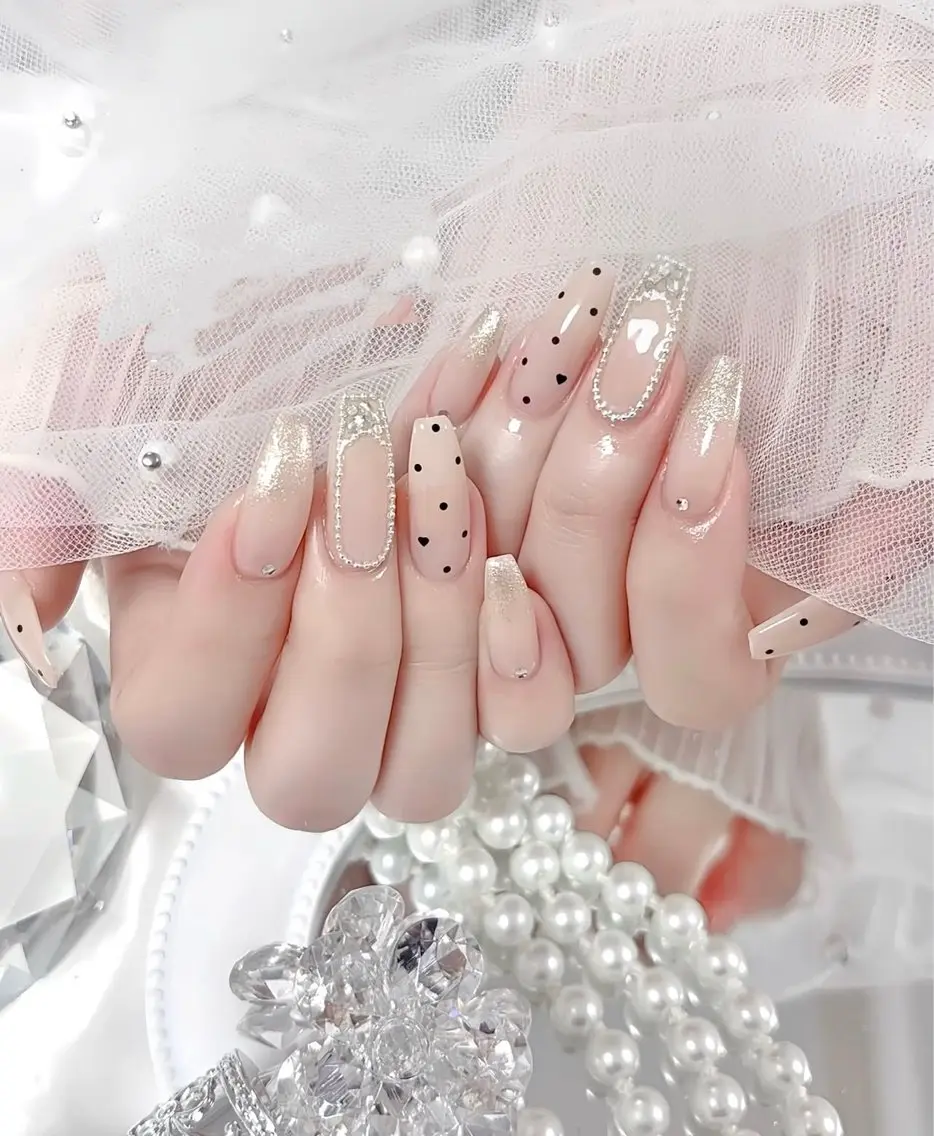 ロング 外国人風カラー 韓国風ヘア ハンドネイル E🌷nail 長さだし専門店のネイルデザイン