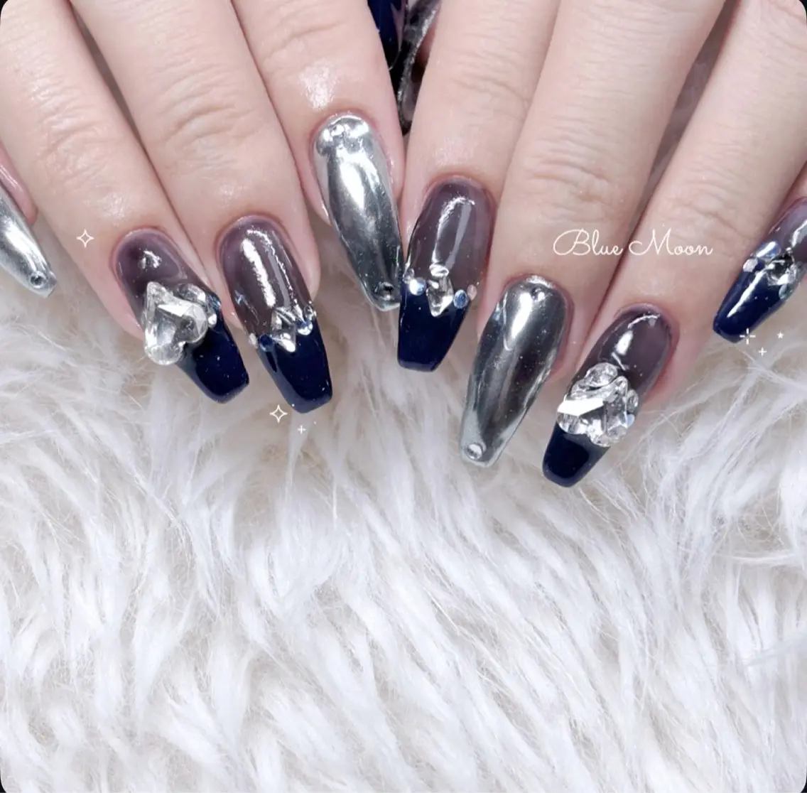 ネイル フレンチネイル ストーンネイル ハンドネイル フットネイル ハンドケア nail salon Blue Moonのネイルデザイン