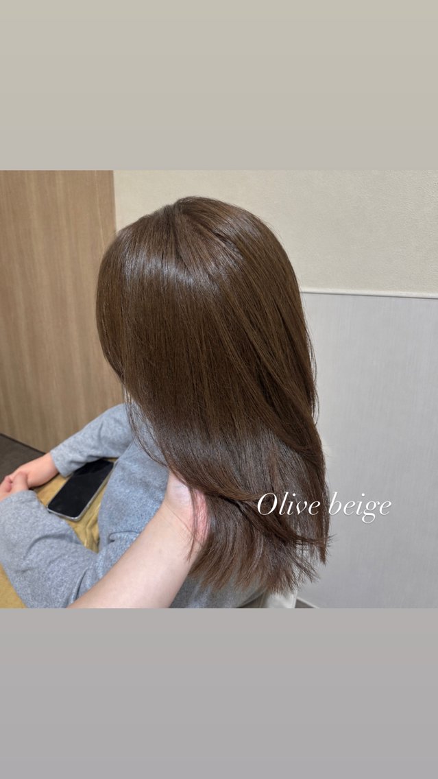 ミディアム カラー ベージュカラー ブリーチ ブリーチなしカラー オリーブベージュ ボブ カット ヘアカラー トリートメント ななほ⌇レイヤー カット⌇透明感カラーのヘアスタイル