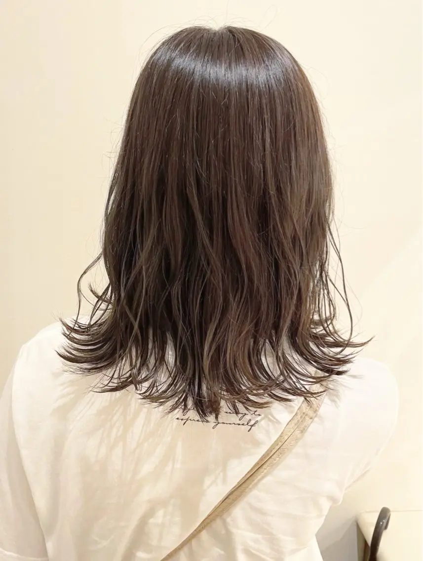 ミディアム ヘアカラー 透明感カラー✨ 艶カラーのヘアスタイル