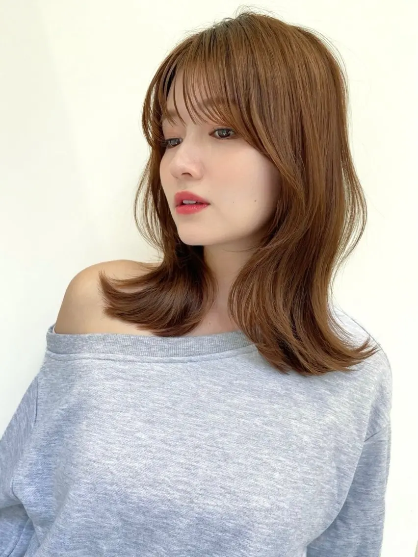 セミロング カット 鈴木 菜々映のヘアスタイル