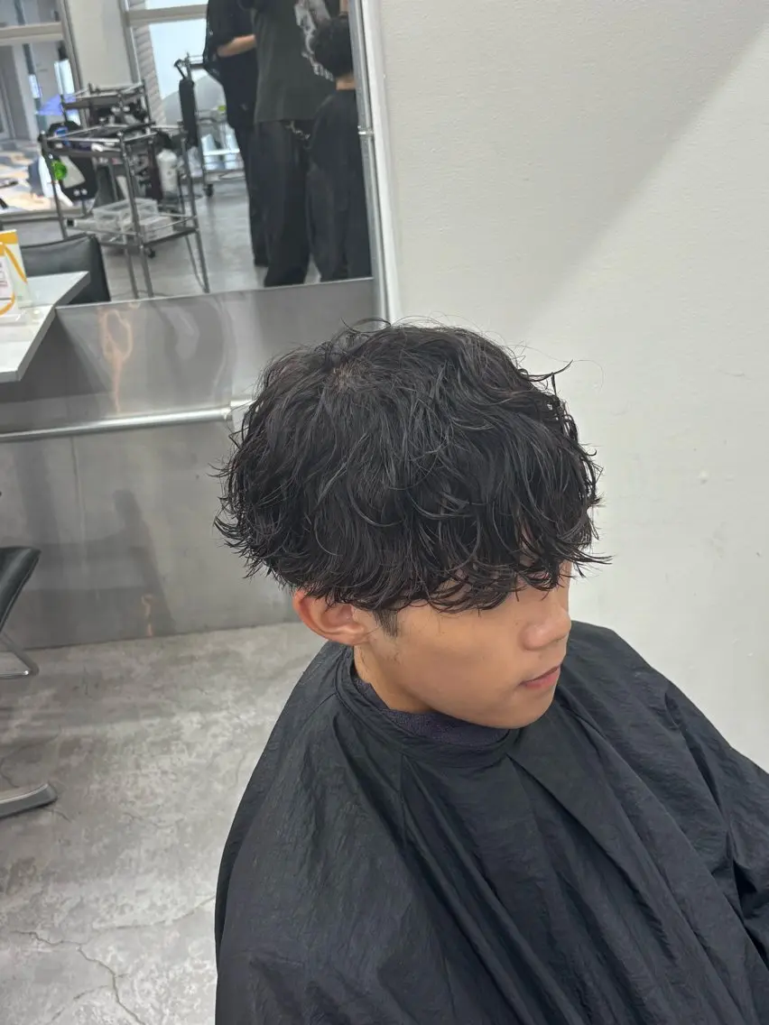 パーマ メンズハイトーン 北斗💍レイヤーのヘアスタイル