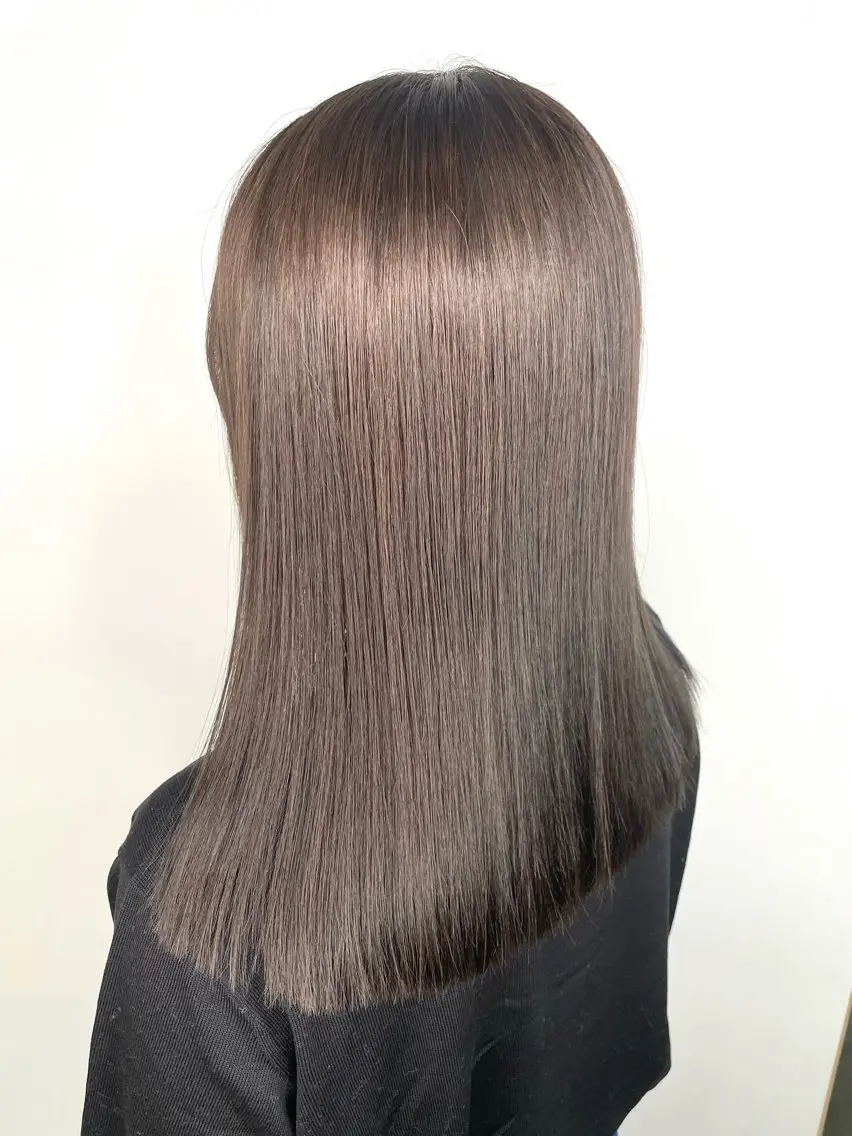 セミロング カラー グレージュ 縮毛矯正 トリートメント ヘアカラー 縮毛矯正 トリートメント (h)wim rinのヘアスタイル