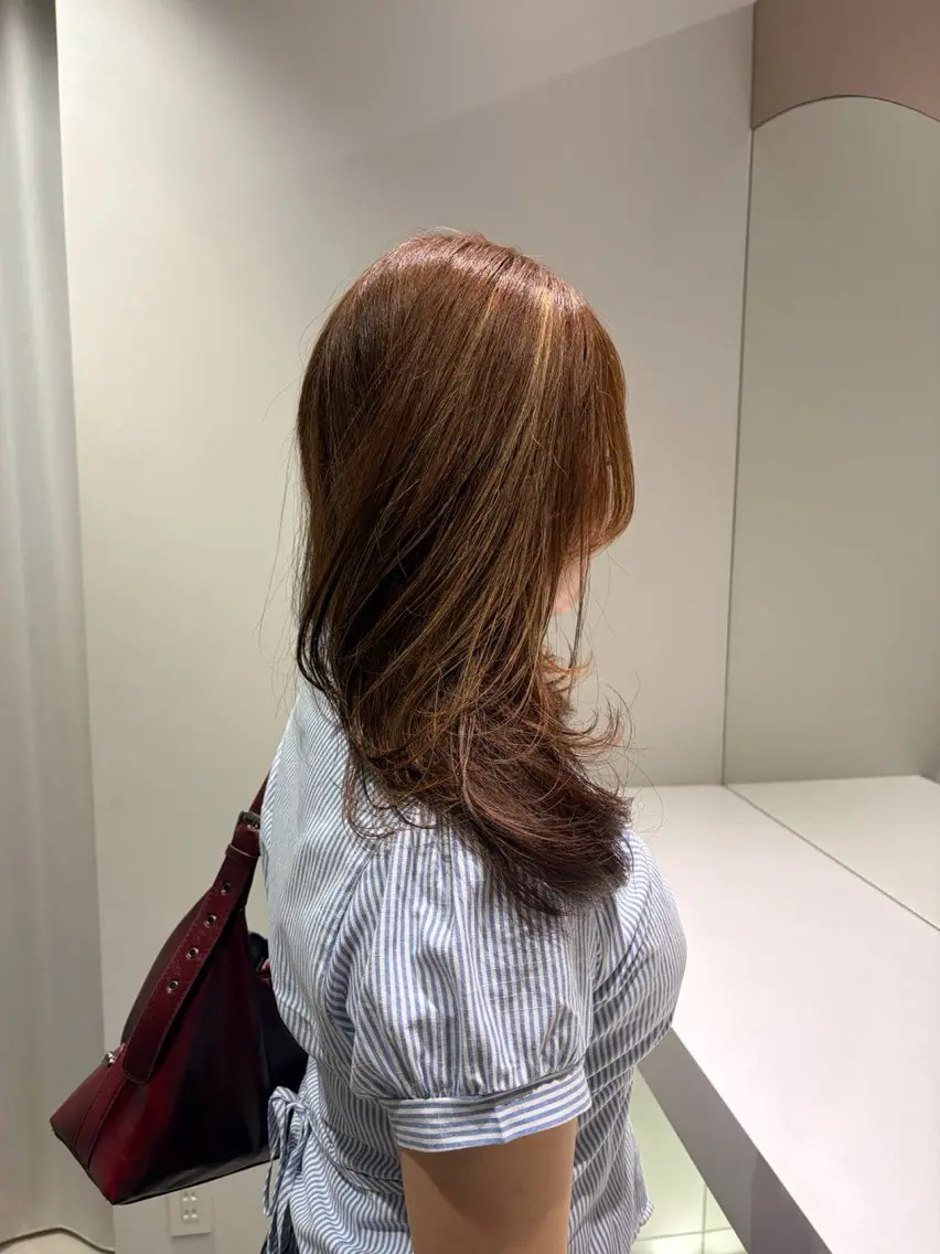 セミロング カラー 佐野 えり奈のヘアスタイル