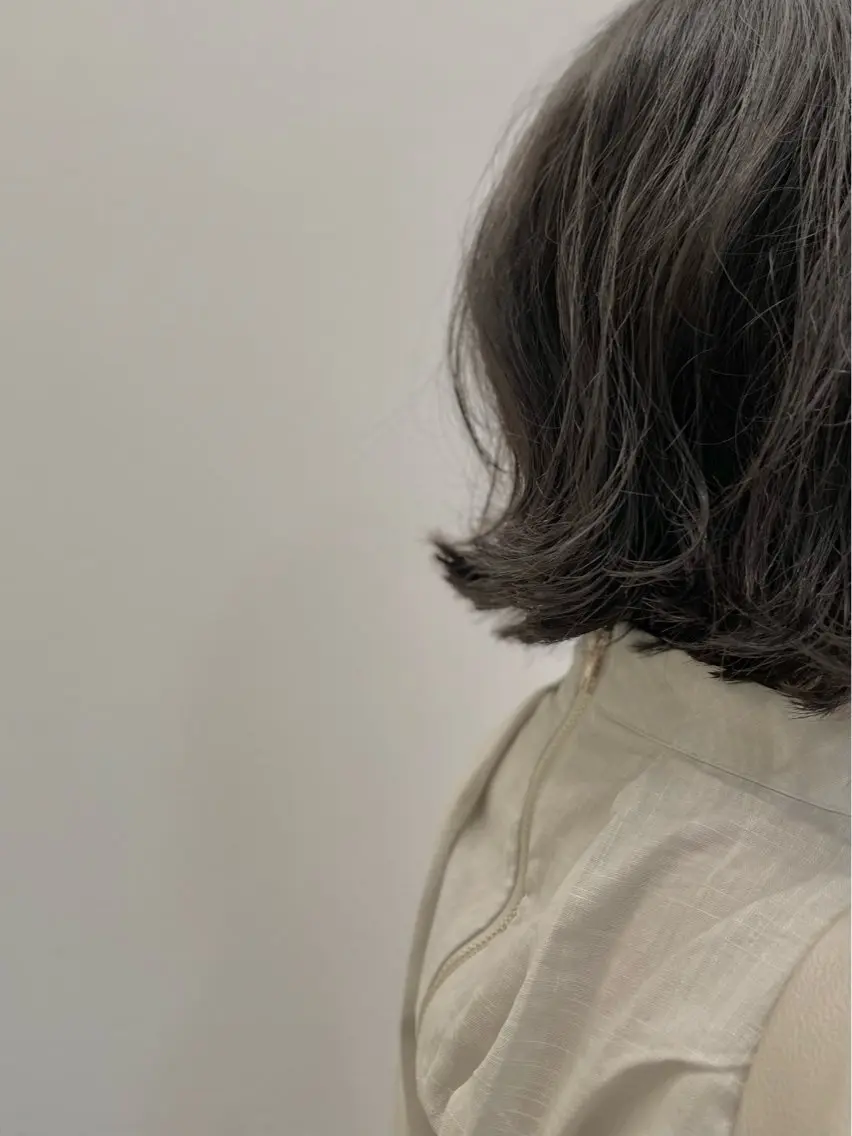 ショート カラー 切りっぱなしボブ バレイヤージュ ミストバング ブリーチ 透明感カラー カット ヘアカラー トリートメント 佐々木 達也のヘアスタイル