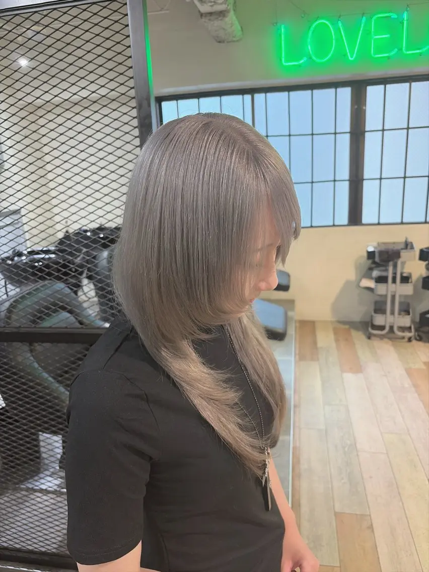 ロング ヘアカラー 💜🦋 COCONA🦋💜のヘアスタイル