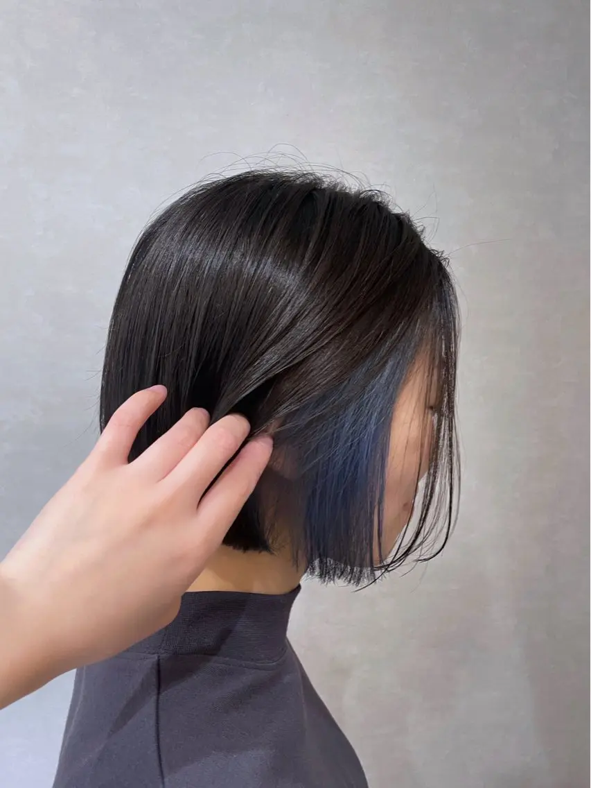 ショート カラー ブリーチ ブルーカラー インナーカラー 小川 泉美のヘアスタイル