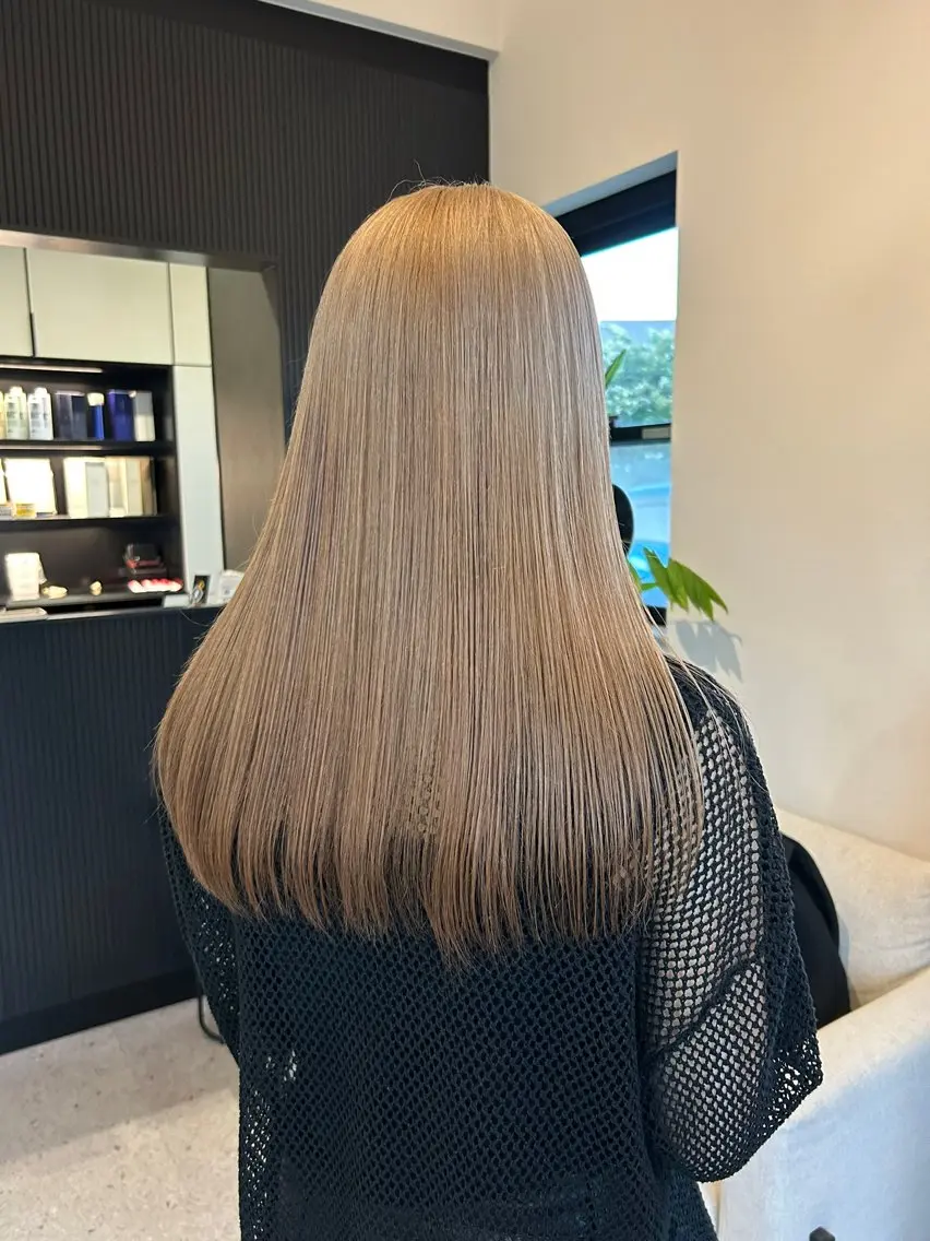 デザインカット+ケアブリーチ+美髪ケア上質カラー+バイカルテトリートメントの写真