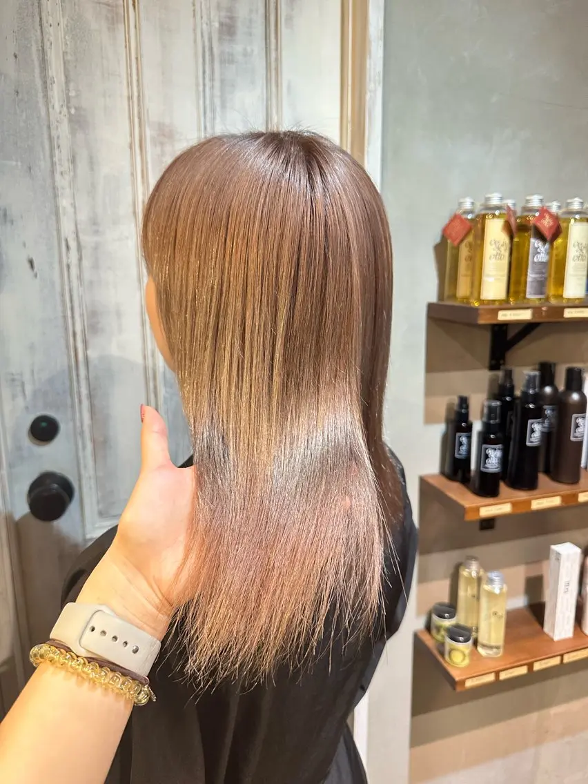 セミロング カラー ヘアアレンジ ベージュカラー ブリーチ 中村 彩乃のヘアスタイル