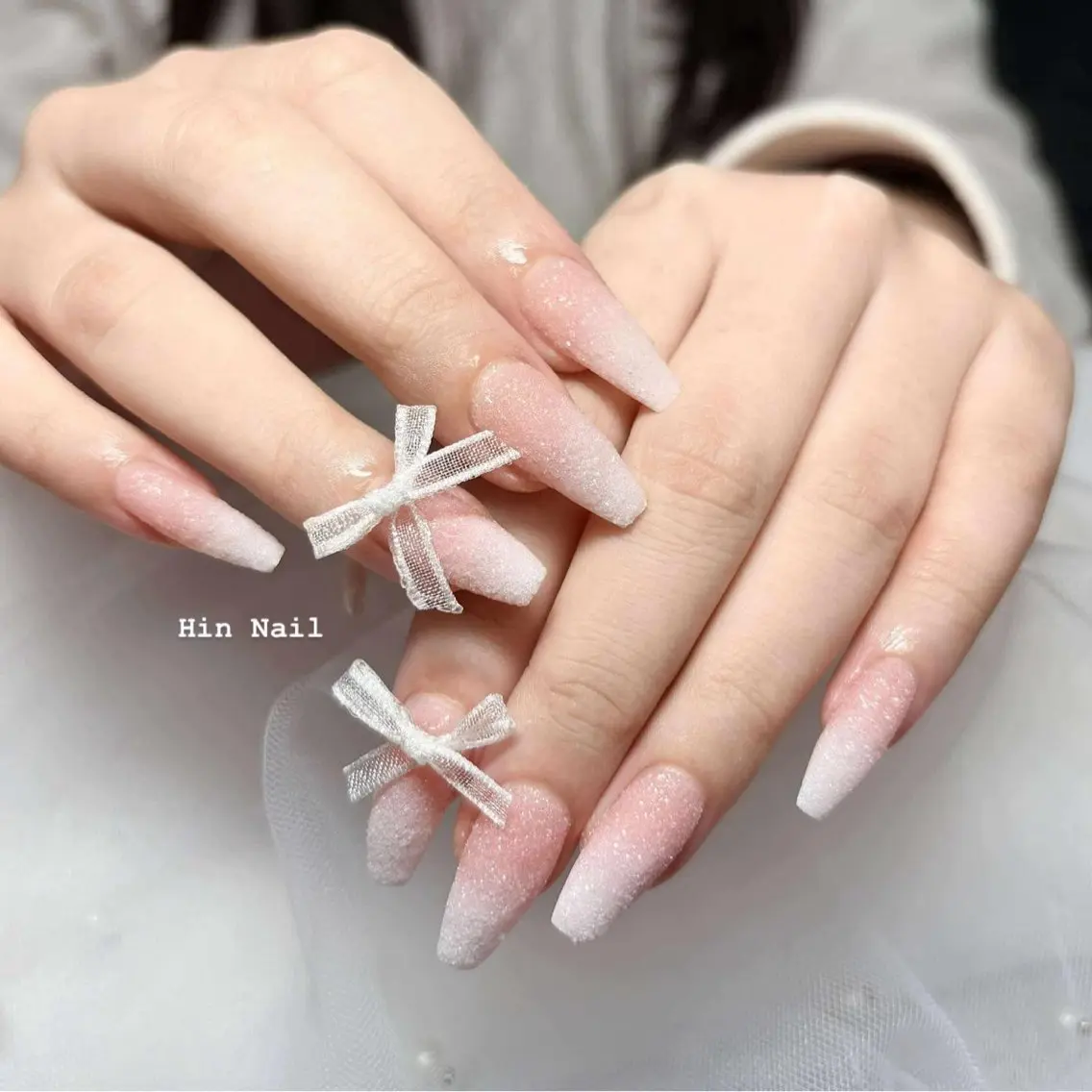 ネイル ボルドー チークネイル フレンチネイル グラデーション キラキラネイル ハンドネイル HIN NAILのネイルデザイン