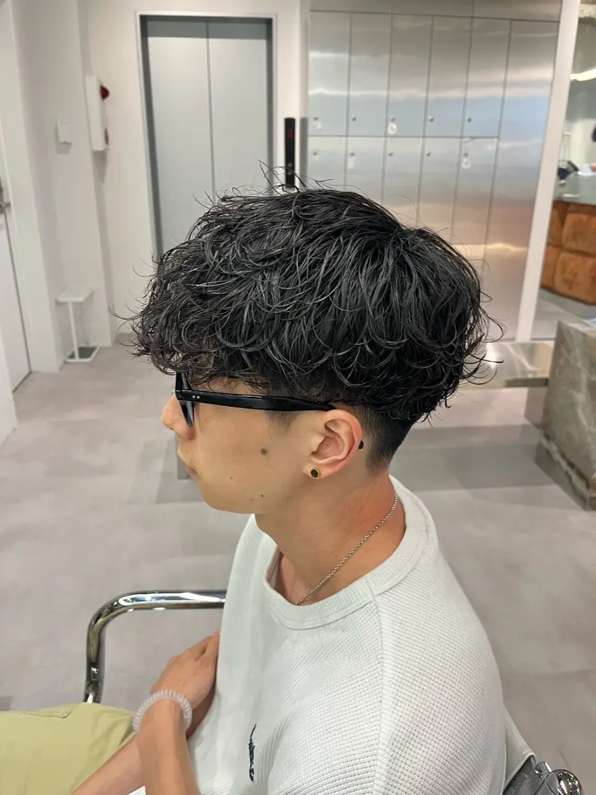 ショート パーマ メンズ ⚡メンズパーマフ ェードカットTomyのヘアスタイル