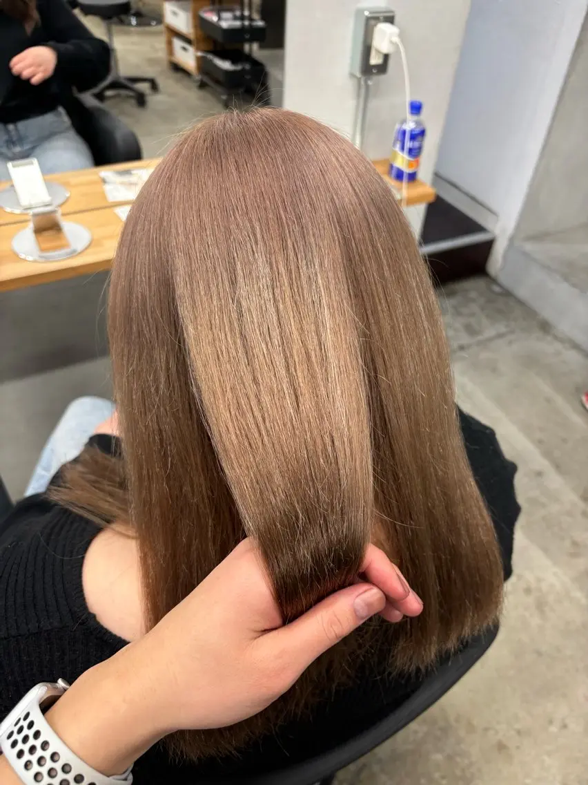 ミディアム カラー mono / Manatoのヘアスタイル