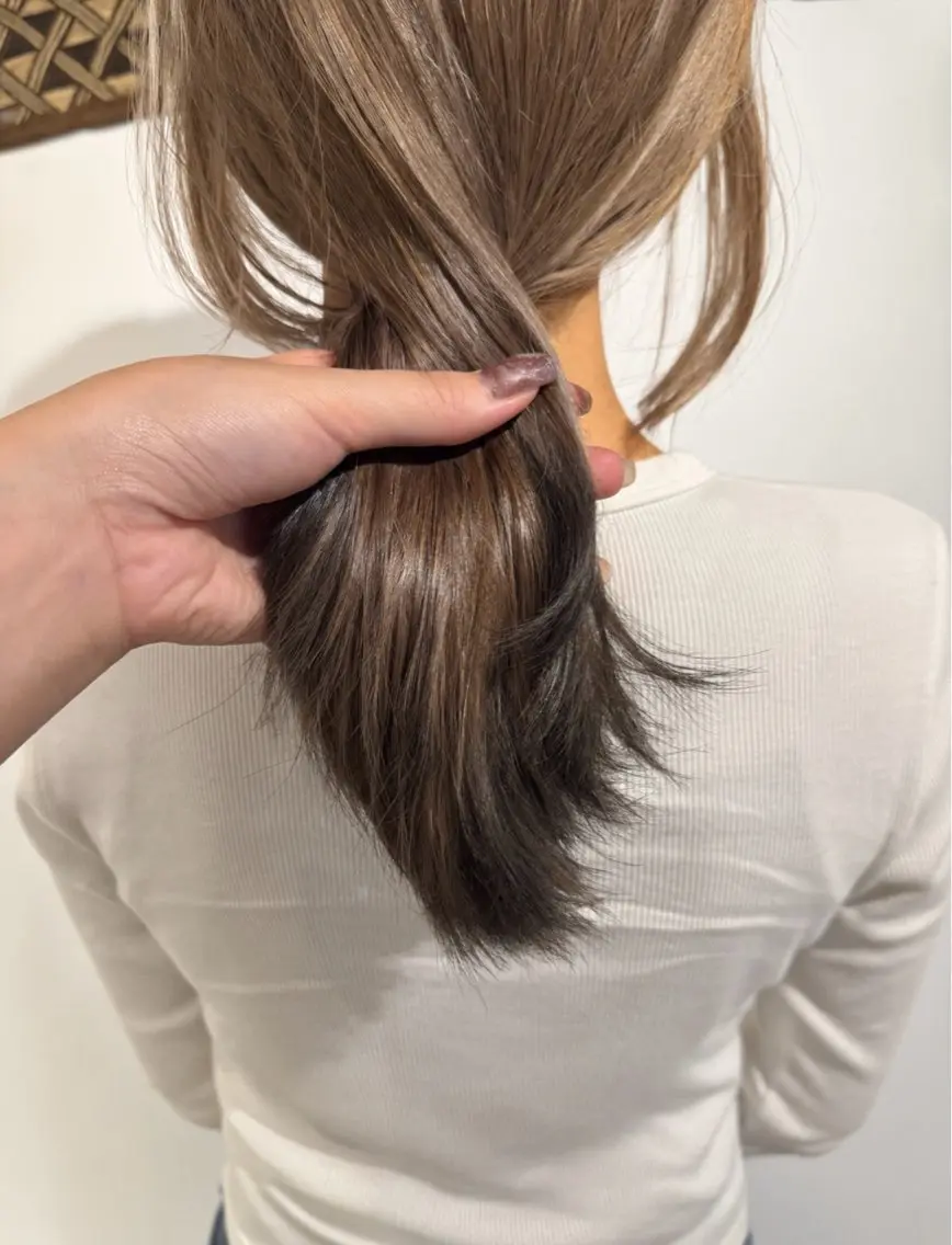 カラー 安谷 彩香のヘアスタイル