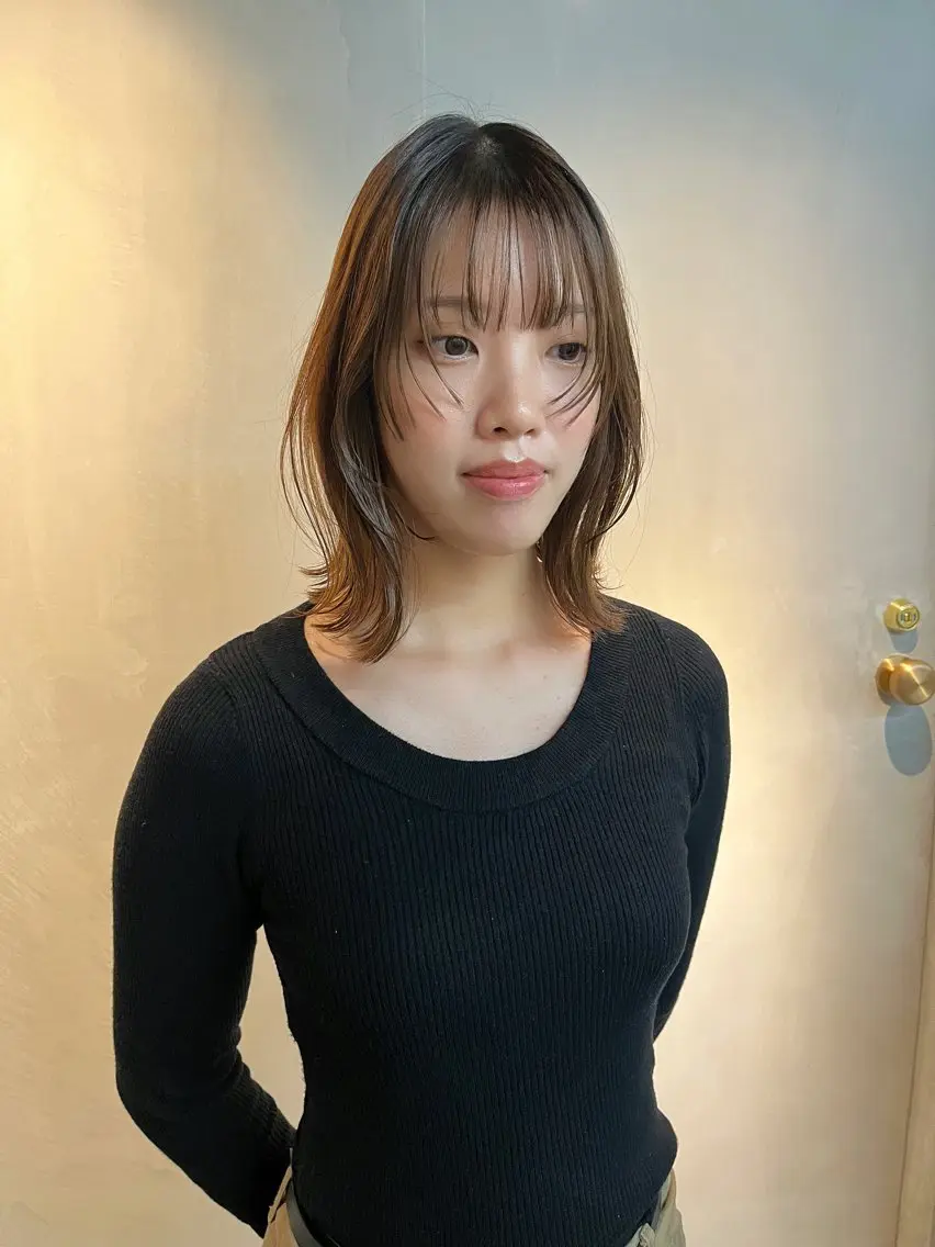 ミディアム 顔周りカット レイヤーカット 三浦 ふたばのヘアスタイル