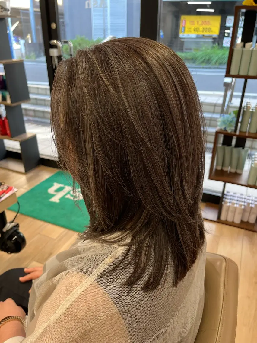 ミディアム カラー ハイライトカラー ハイライト カット ヘアカラー トリートメント 斉藤 翔平のヘアスタイル
