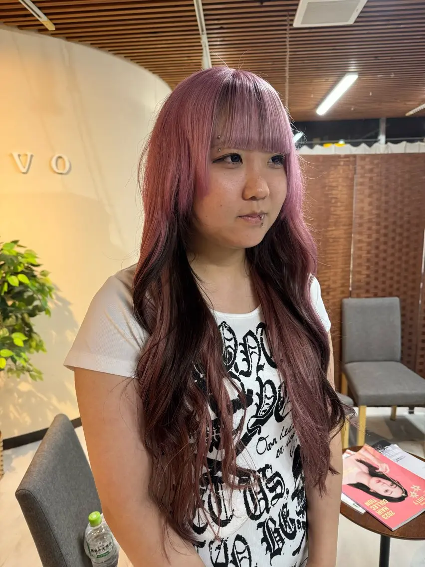 セミロング カラー ブラウンカラー ピンクカラー カット ヘアカラー ルーツ/ デザイン/ ハイトーン/おこのぎのヘアスタイル