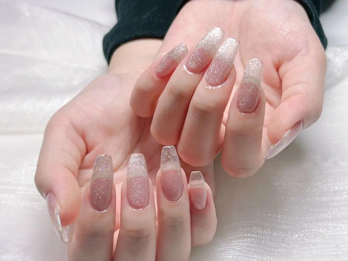 ネイル 長さ出し フレンチネイル キラキラネイル マグネットネイル ニュアンスネイル Lucky nail salonのネイルデザイン