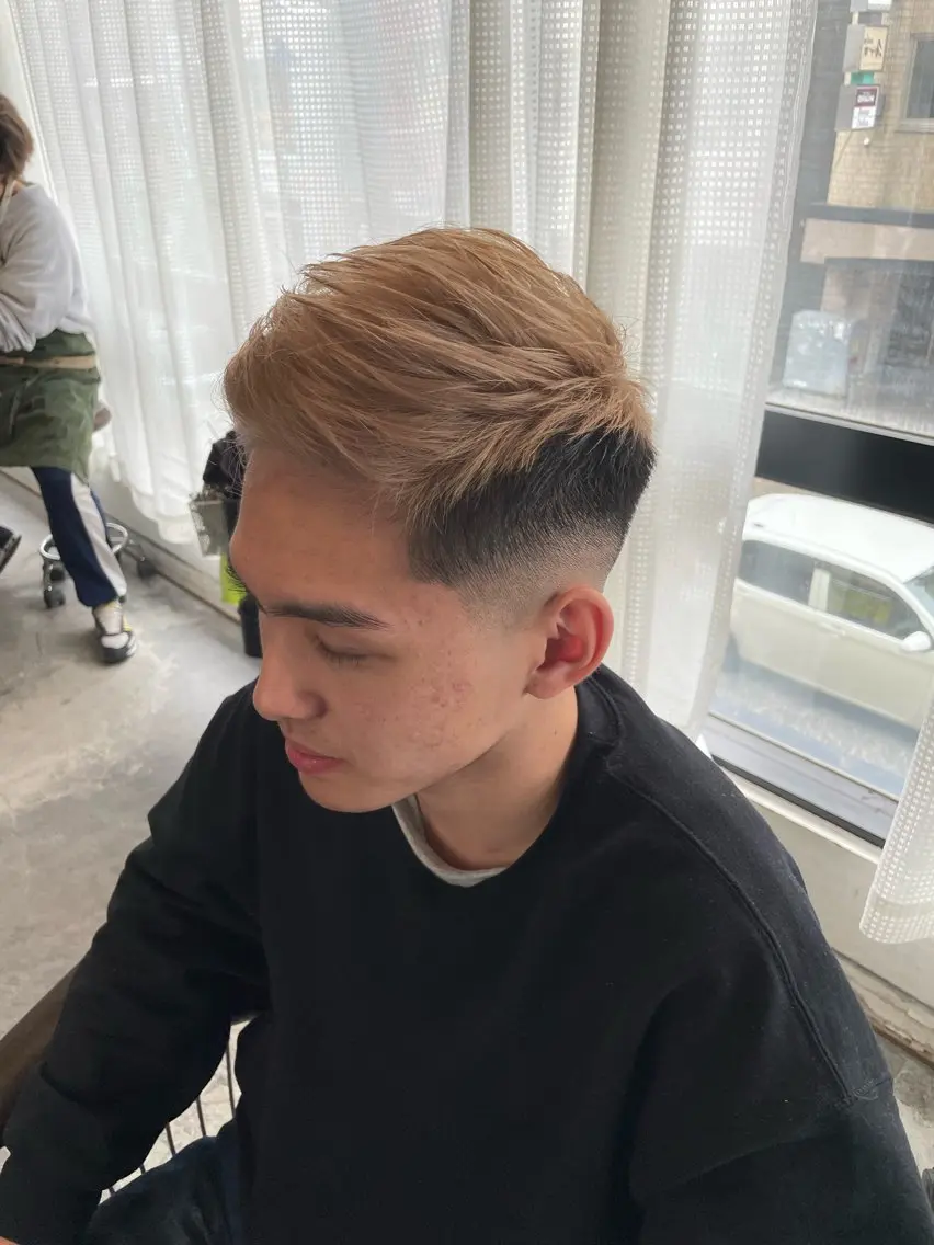 ショート カラー メンズ メンズブリーチ フェードカット ブリーチ ショートヘア ヘアカラー ∮フェードスタイル∮ 加藤嘉陛のヘアスタイル