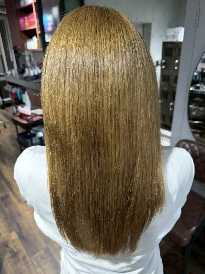 ミディアム 小泉 美咲のヘアスタイル