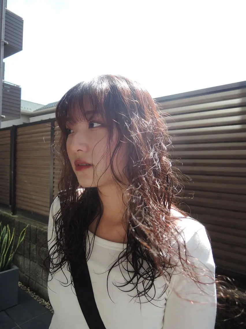 ロング YUI／レイヤー カット/透明感カラーのヘアスタイル