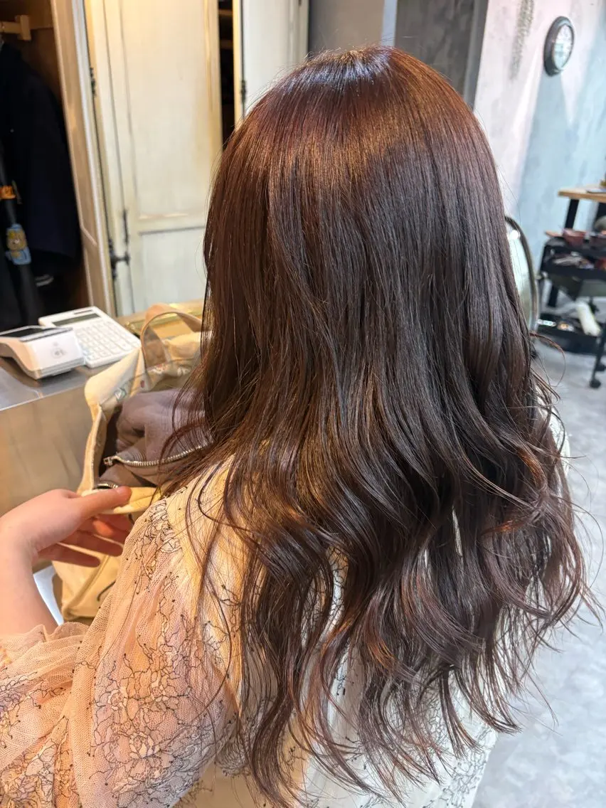 ロング カット ヘアカラー シモイケ ルアのヘアスタイル