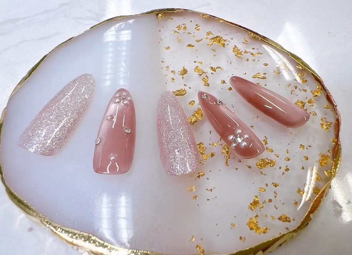 ネイル フレンチネイル ジェルネイル ガラスフレンチ キラキラネイル マグネットネイル Queeens nailのネイルデザイン