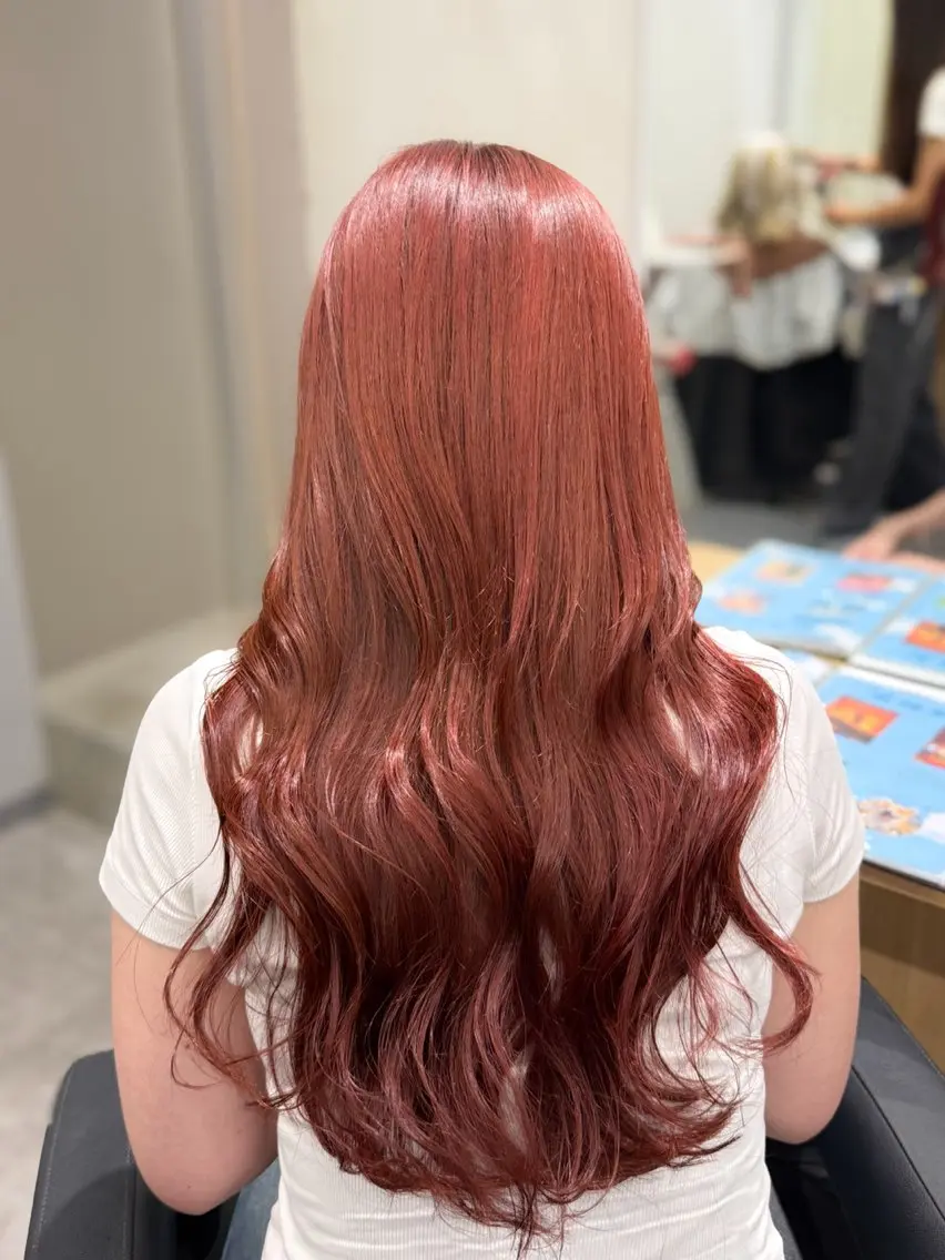 ロング カラー ブリーチ ブリーチなしカラー レッドカラー ヘアカラー トリートメント 巻ける髪質改善🫧ハ イライト/永田汰伊智のヘアスタイル