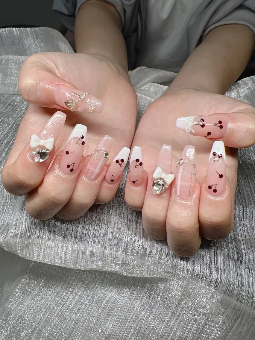 ネイル 長さ出し グラデーション 卒業式 キラキラネイル マグネットネイル Lee Nailsのネイルデザイン
