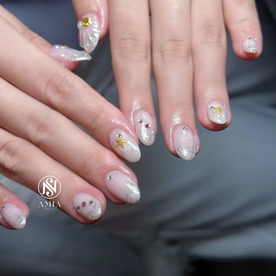 ミディアム ハンドネイル 🌟AMIA BEAUTY🌟のネイルデザイン