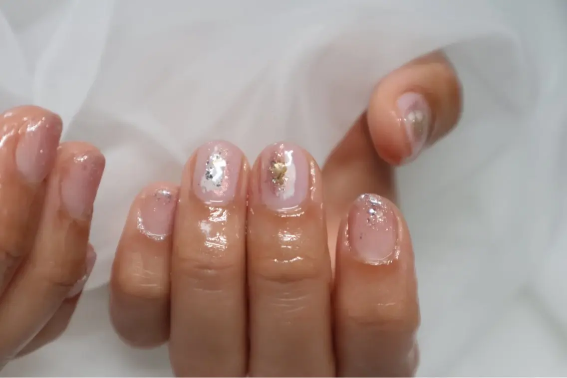 【25歳以下限定】ジェルネイル(ワンカラー、グラデーション、フレンチ、シンプルデザイン)パーツ追加自由の写真