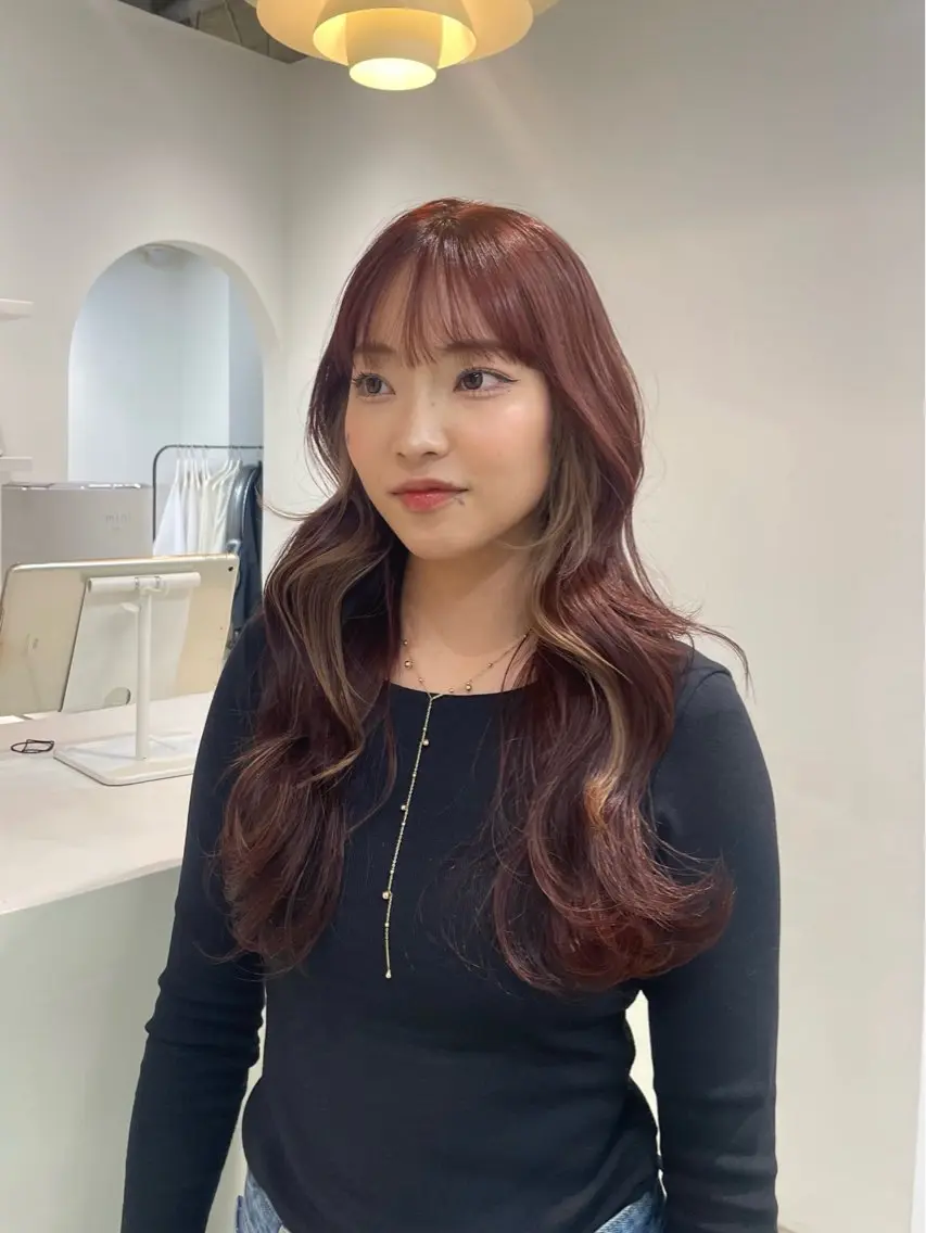 ロング カラー ブラウンカラー ピンクカラー ピンクブラウン レイヤーカット カット ヘアカラー トリートメント H I ＮＡのヘアスタイル